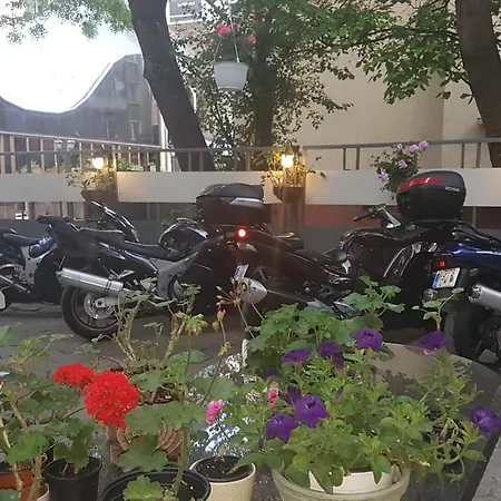 & Restaurant The House