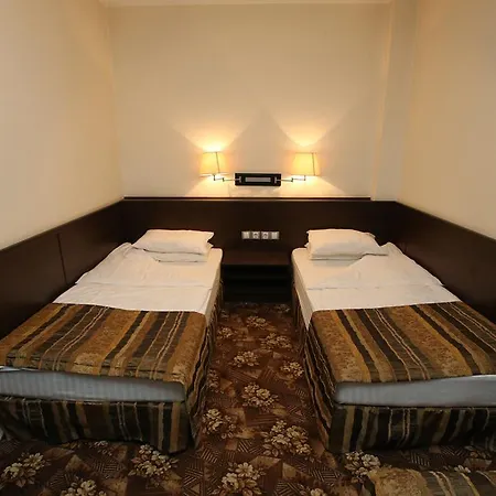 & Restaurant The House Hotell 2*