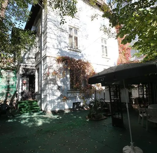 & Restaurant The House