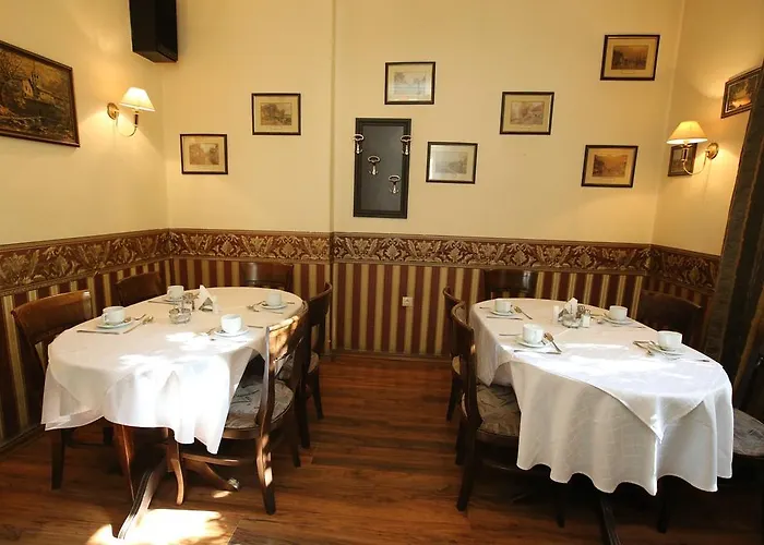 & Restaurant The House