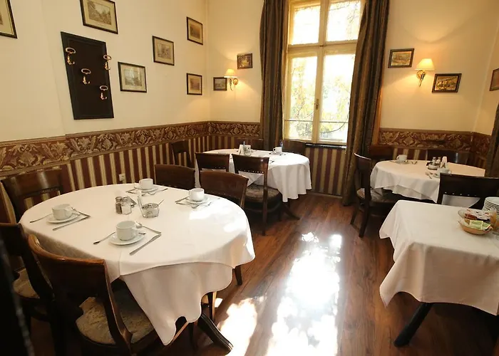 & Restaurant The House