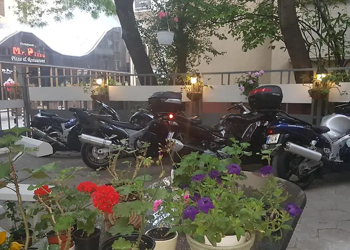 & Restaurant The House