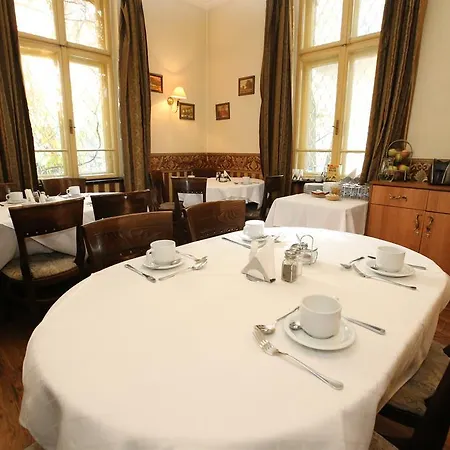 & Restaurant The House Hotel