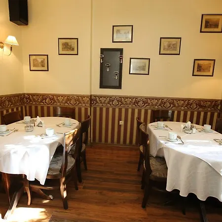 & Restaurant The House