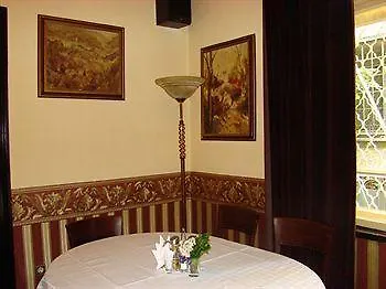 Hotel & Restaurant The House