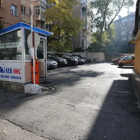 & Restaurant The House 2* Sofia