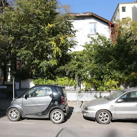 & Restaurant The House