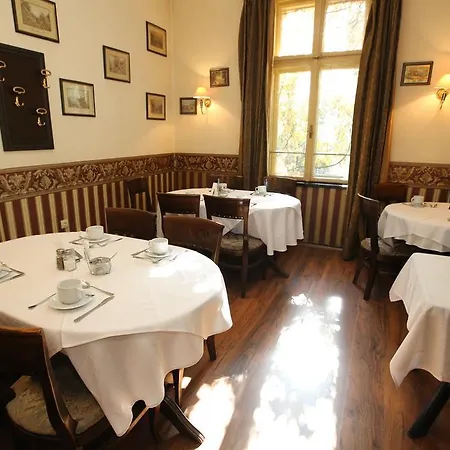 & Restaurant The House