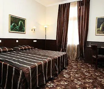 & Restaurant The House Hotell 2*