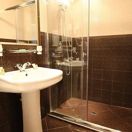 & Restaurant The House