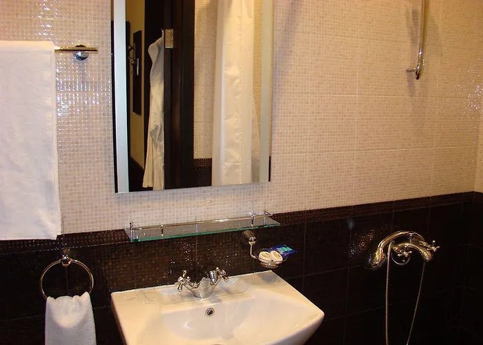 & Restaurant The House 2*